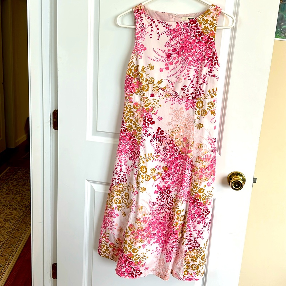 Merona pink sleeveless dress with pink and beige flowers.